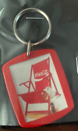 93211-1 € 2,00 coca cola sleutelhanger strandstoel.jpeg